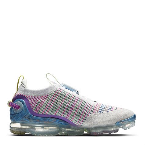 Made from at least 20% recycled materials by weight, the <strong>Nike Air VaporMax 2021 FK</strong> is airy and easy to wear with super-stretchy <strong>Flyknit</strong> fabric (plus a soft collar that sculpts your ankle). . Nike air vapormax 2020 flyknit